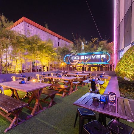 J Icon Hip Hotel Балікпапан Екстер'єр фото